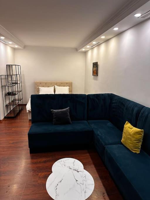 Studio In Bllok تيرانا المظهر الخارجي الصورة